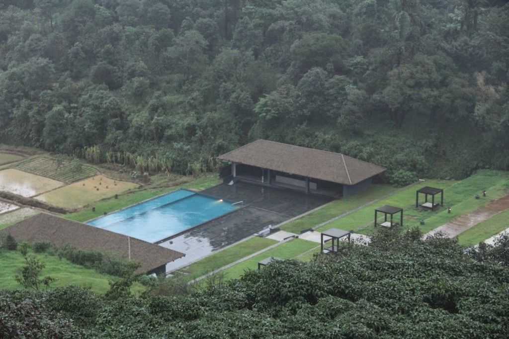 Coorg: Outdoor pool at the Taj