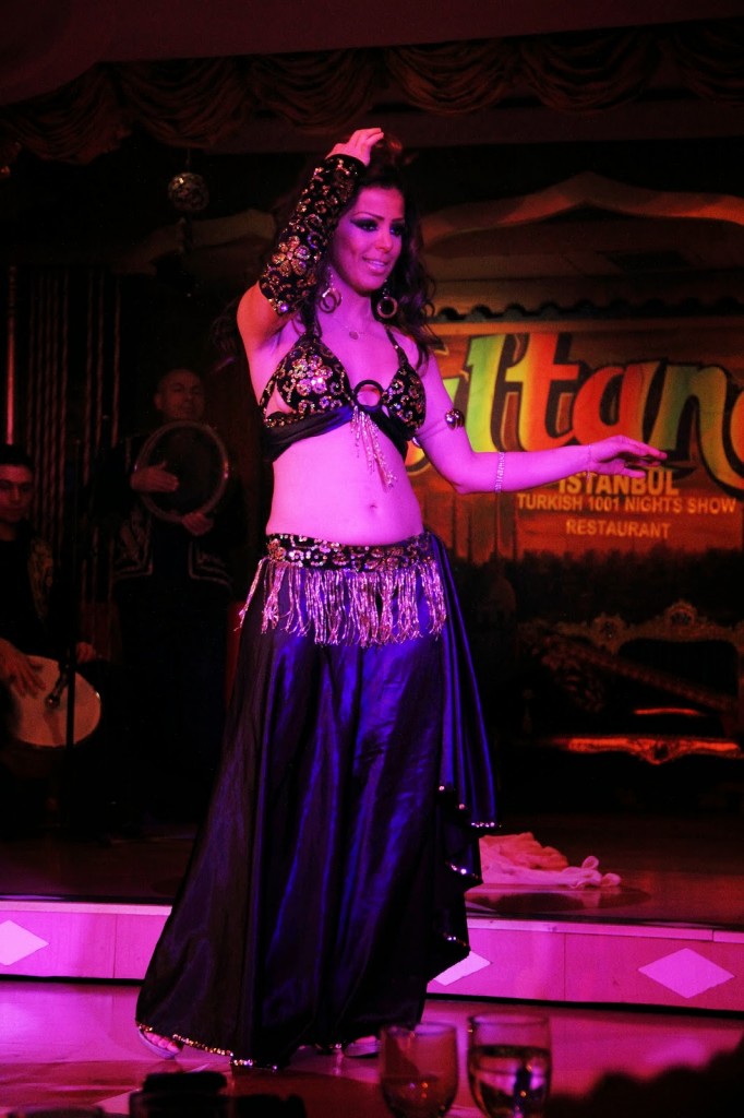 Istanbul: Belly dancer