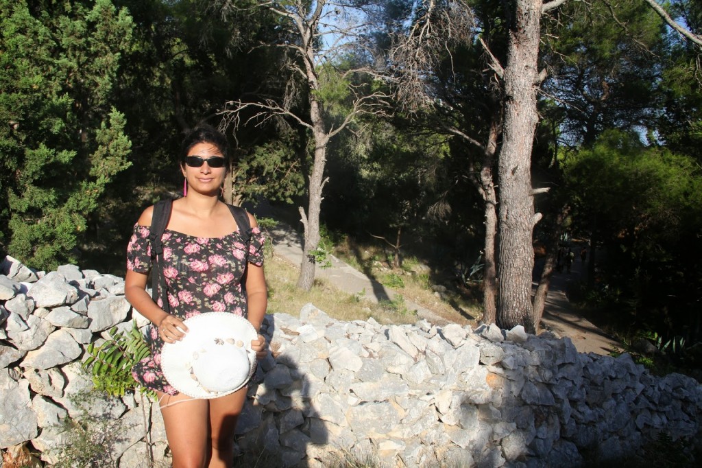 Hvar: Walking to the Fortress